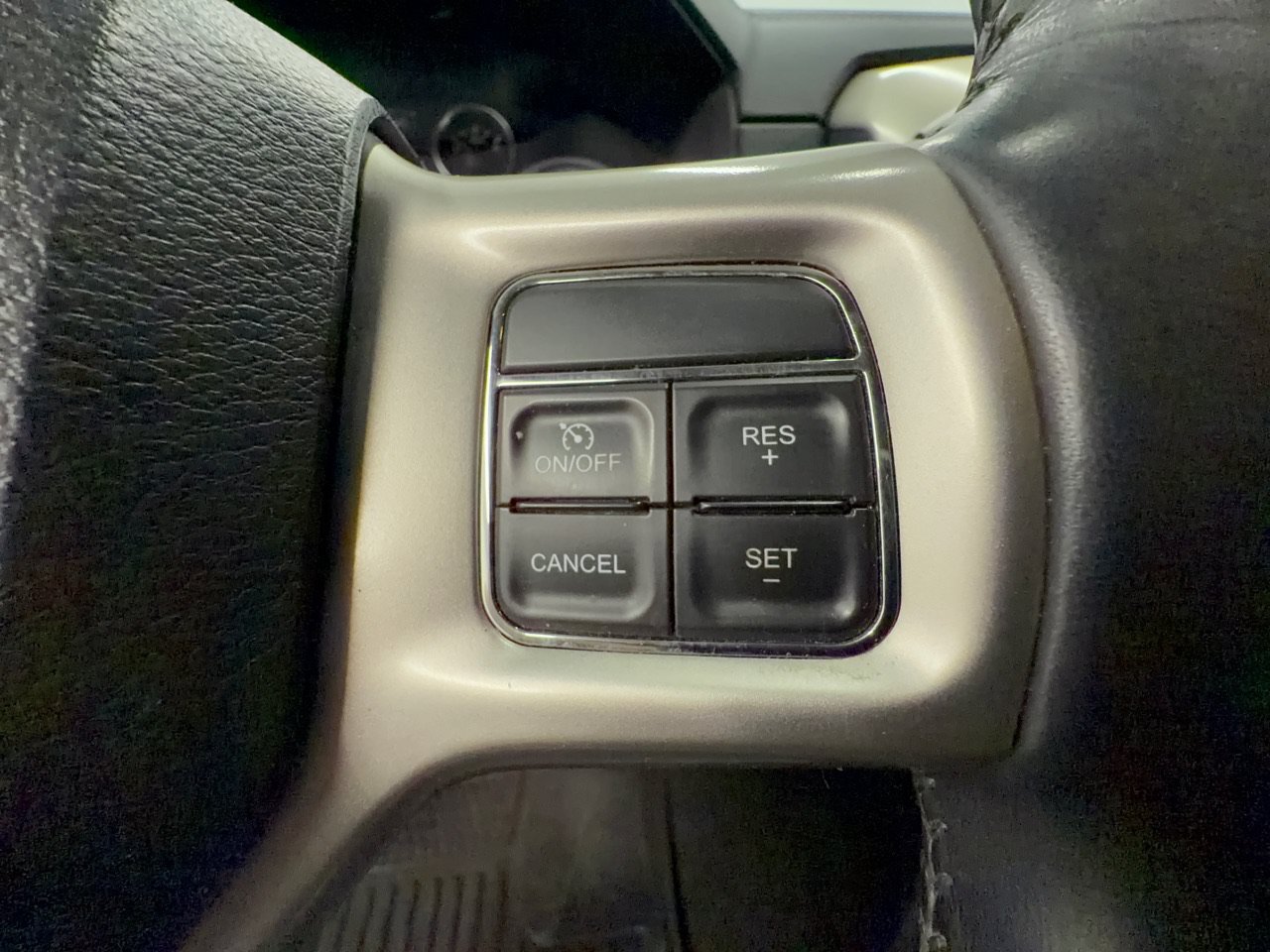 Used 2014 RAM 3500 Laramie w/ Convenience Group AWD/4WD image 19
