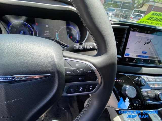 Used 2024 Chrysler Pacifica Touring-L FWD image 41