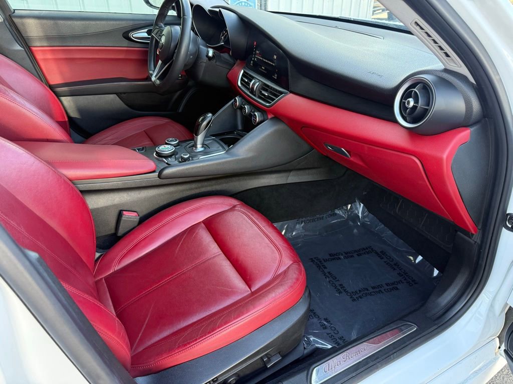 Used 2017 Alfa Romeo Giulia RWD image 12
