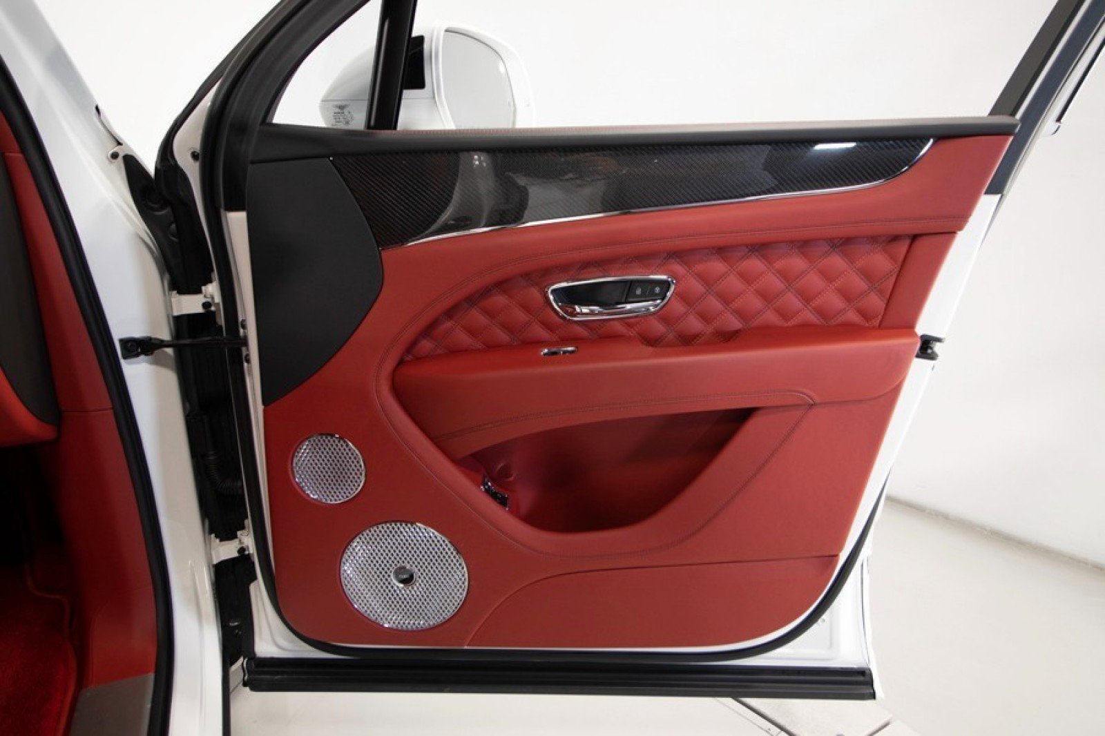 Used 2022 Bentley Bentayga image 49