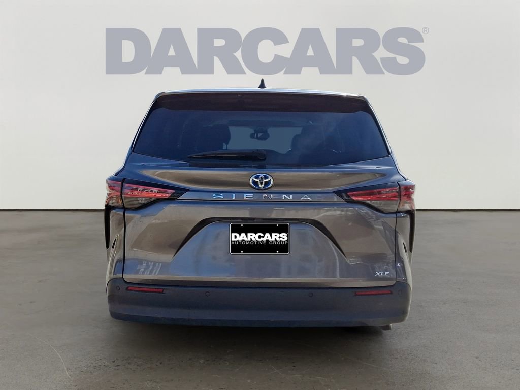 Used 2021 Toyota Sienna XLE image 6