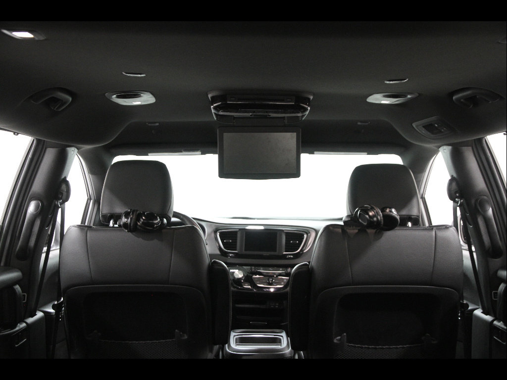 Used 2020 Chrysler Pacifica Touring-L w/ S Appearance Package FWD image 22