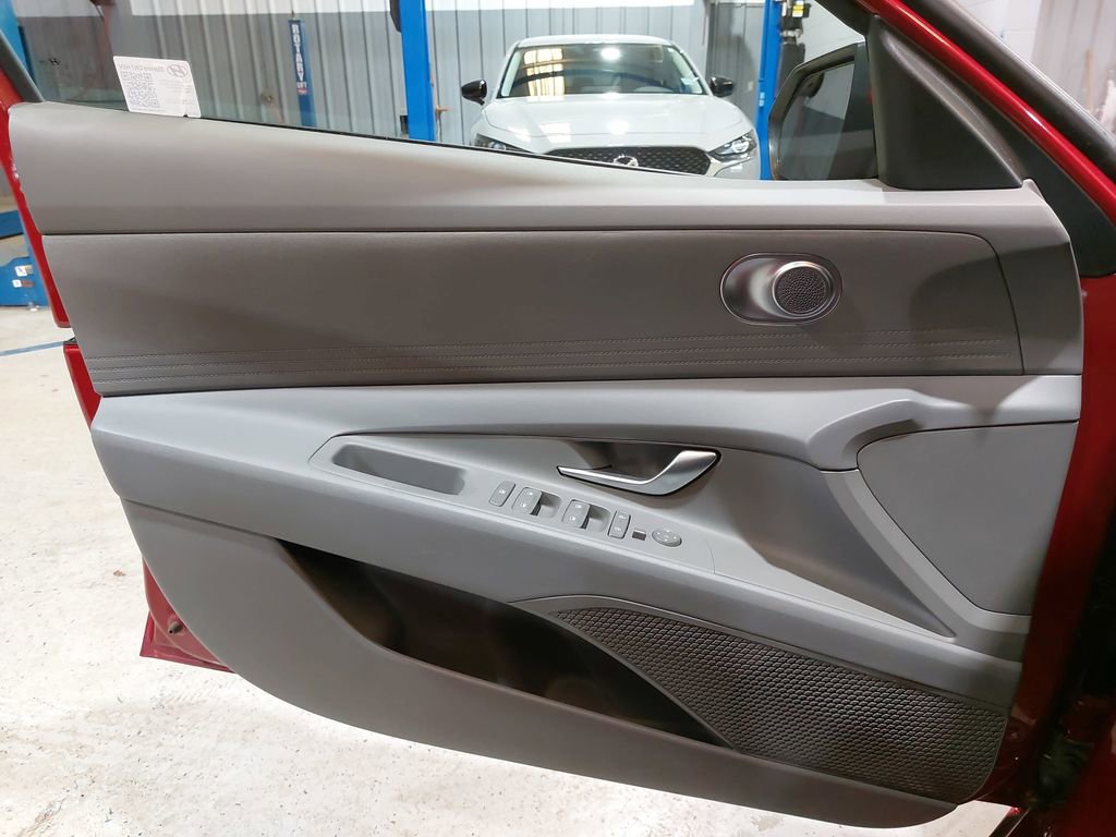 Certified 2025 Hyundai Elantra Blue image 28