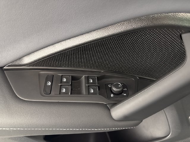 Used 2025 Volkswagen Tiguan SEL R-Line AWD/4WD image 24