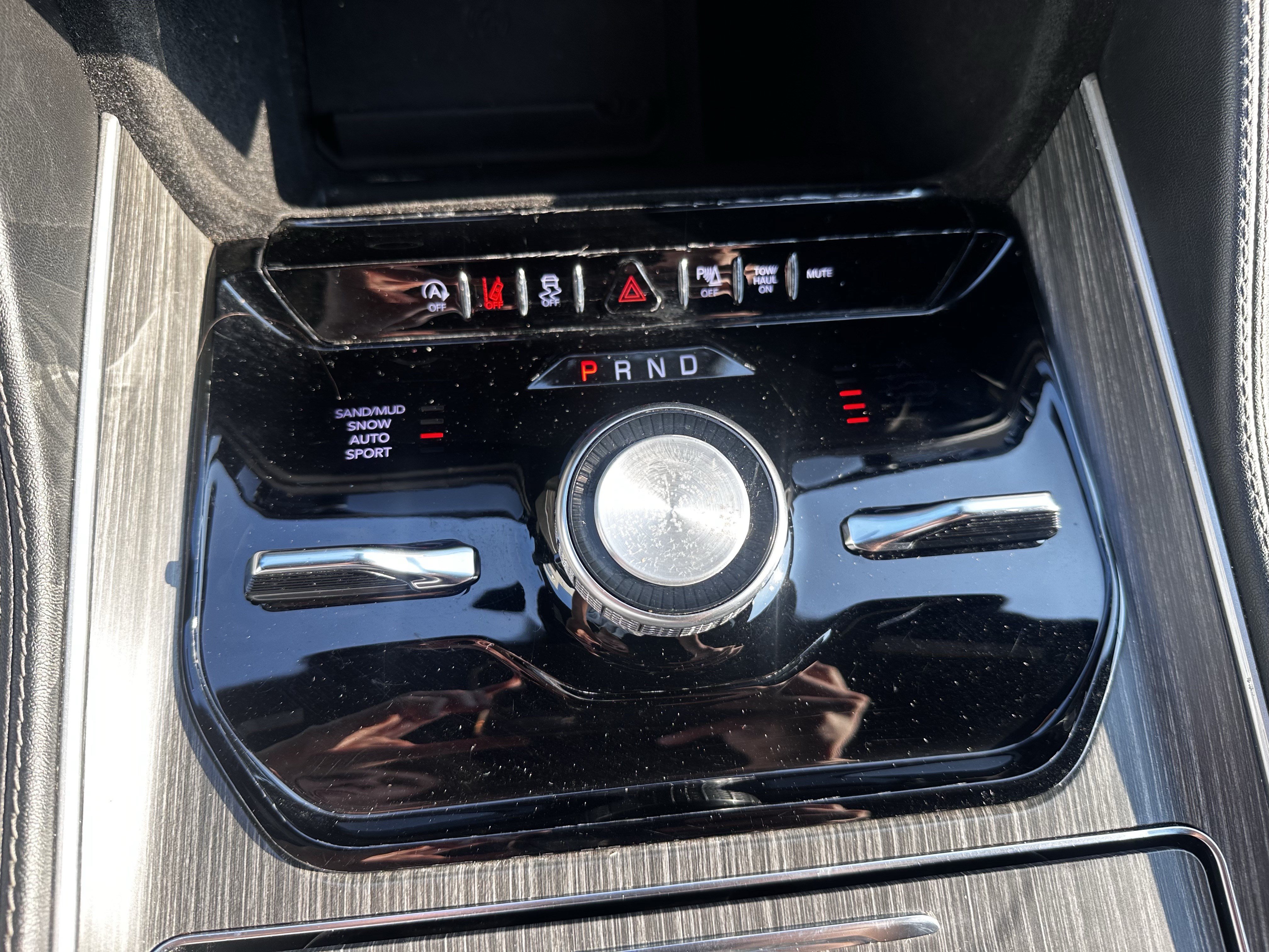 Used 2024 Jeep Wagoneer Series III AWD/4WD image 17