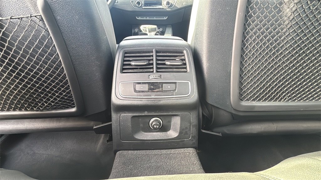 Used 2023 Audi A4 2.0T Premium w/ Convenience Package image 11