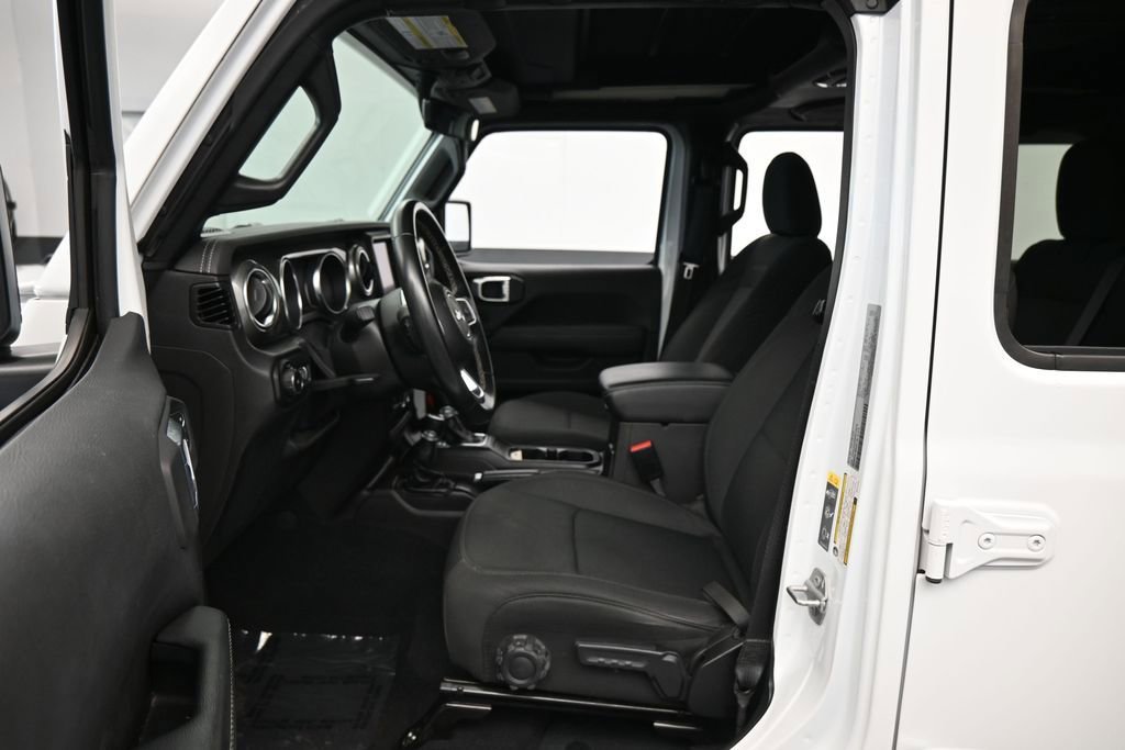 Used 2022 Jeep Wrangler Unlimited Sahara AWD/4WD image 11