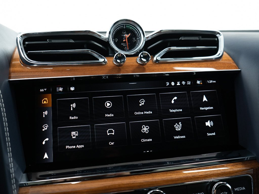 Used 2025 Bentley Bentayga image 40