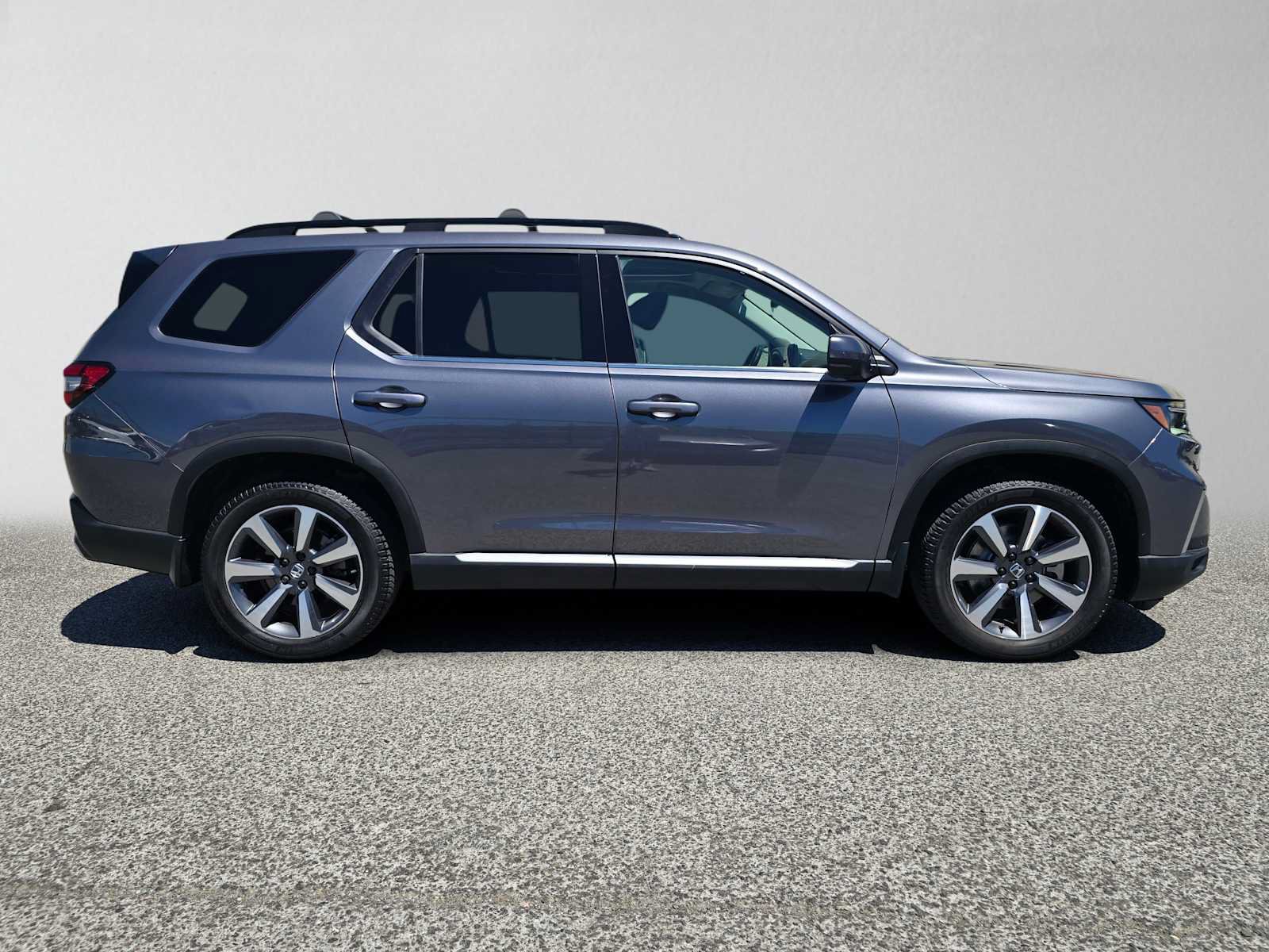 Used 2023 Honda Pilot Elite image 2