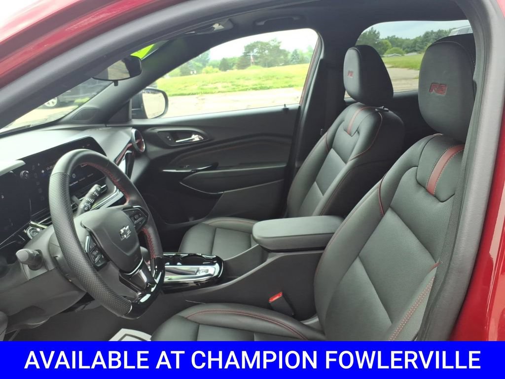 Used 2025 Chevrolet Trax RS w/ Sunroof Package FWD image 13