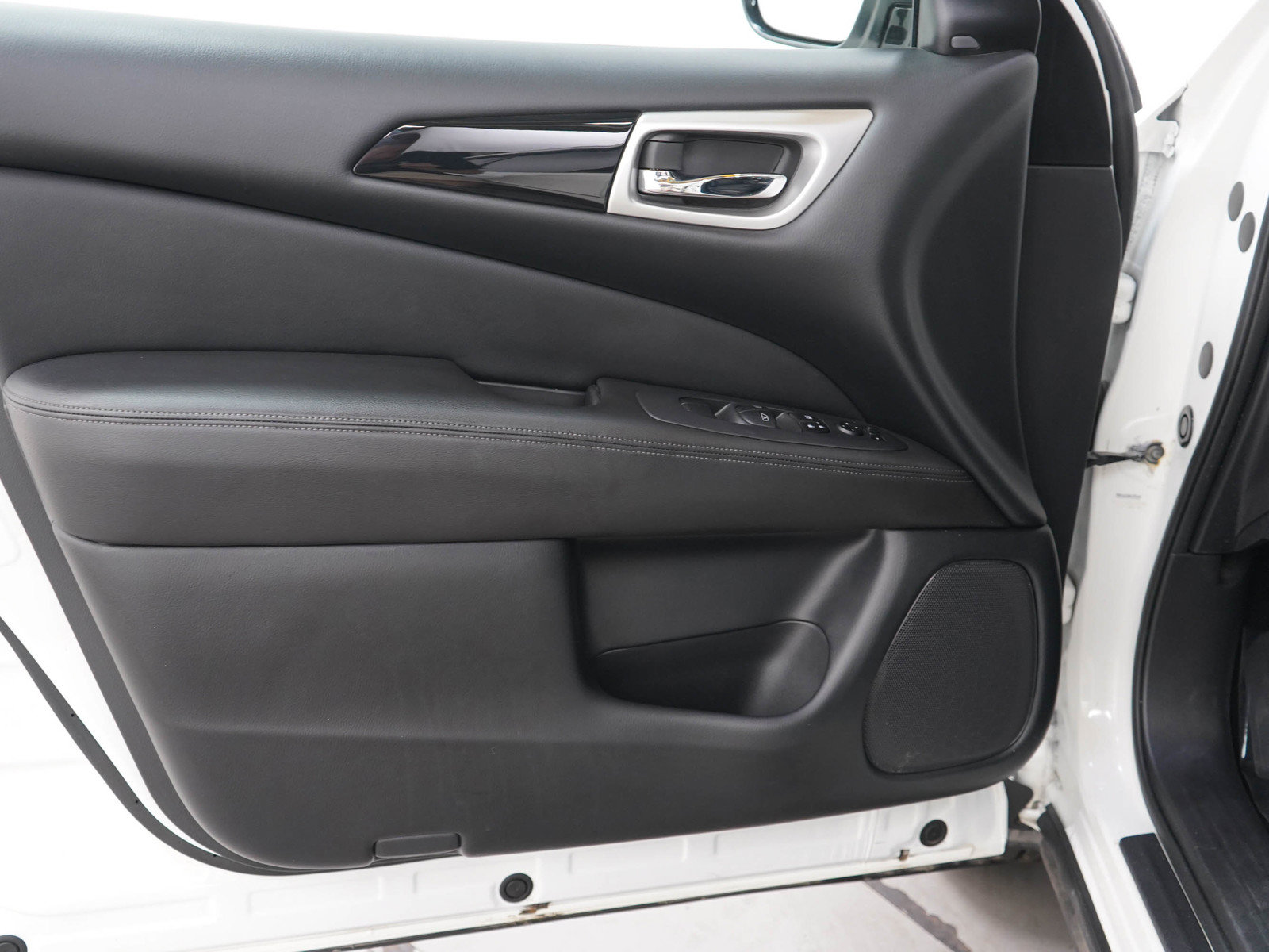 Used 2019 Nissan Pathfinder S AWD/4WD image 19