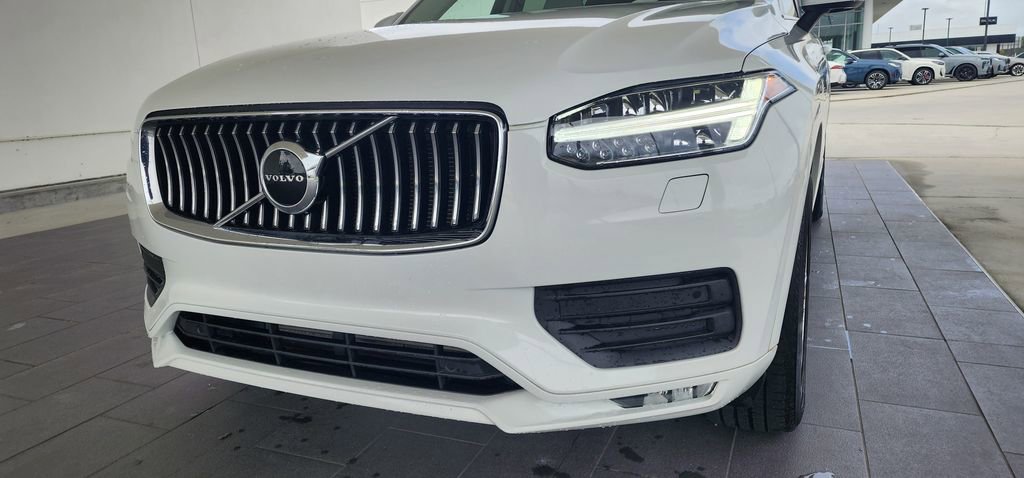 Used 2021 Volvo XC90 T5 Momentum image 2