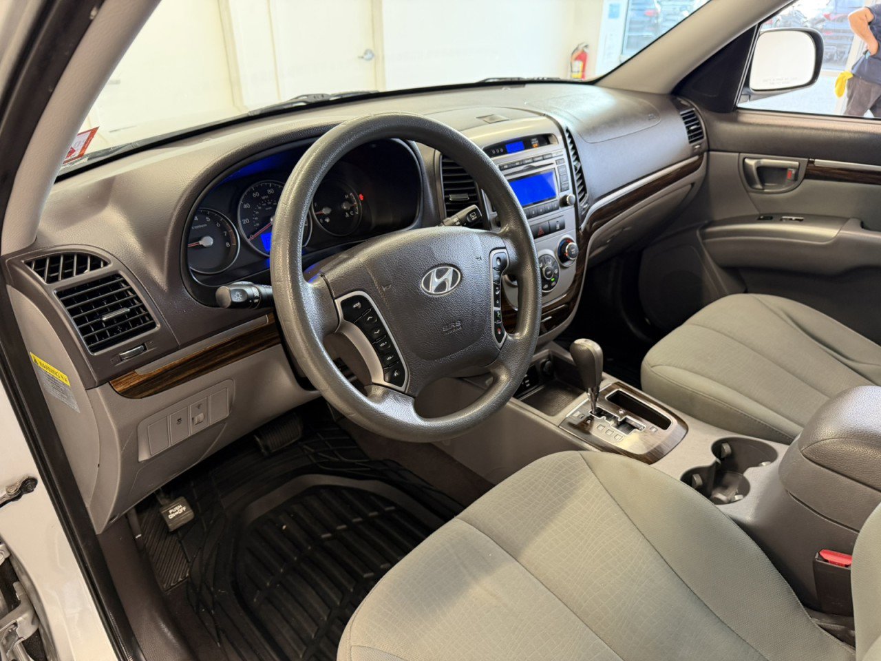 Used 2010 Hyundai Santa Fe GLS image 16