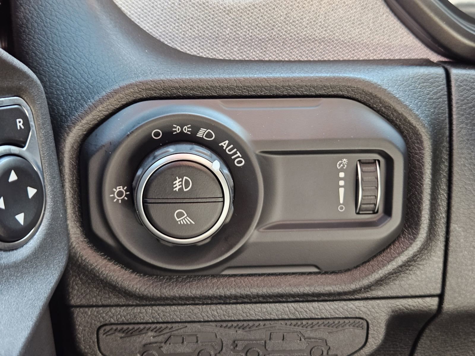 New 2025 Jeep Gladiator Sport image 19