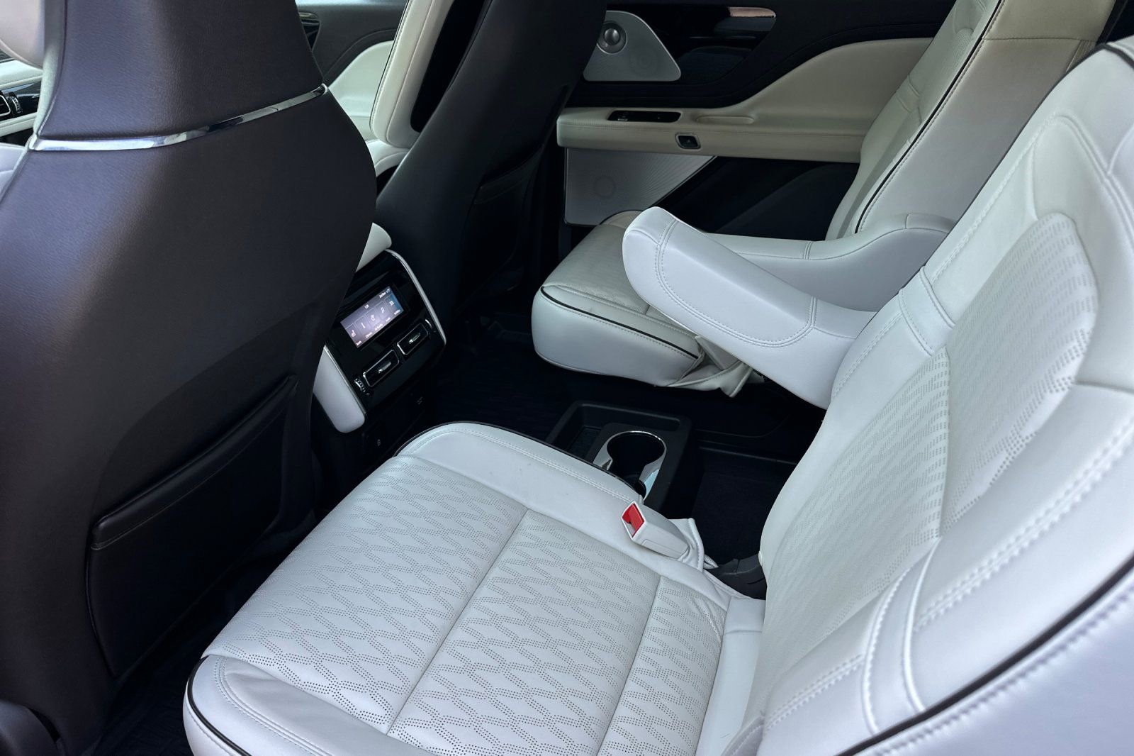 Certified 2024 Lincoln Aviator Black Label w/ Jet Package image 11