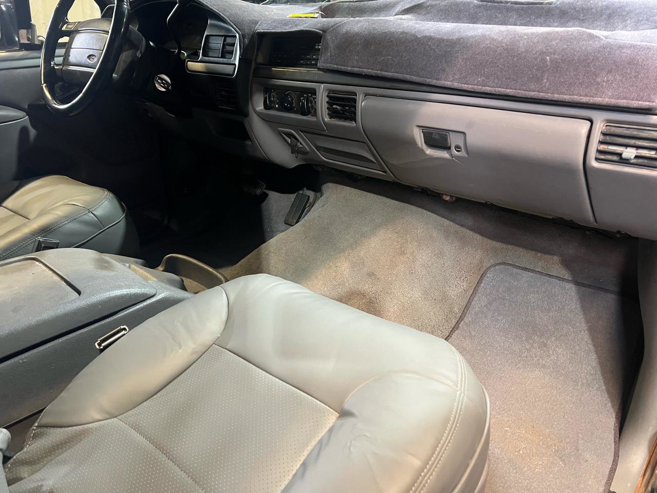 Used 1995 Ford Bronco XLT AWD/4WD image 8