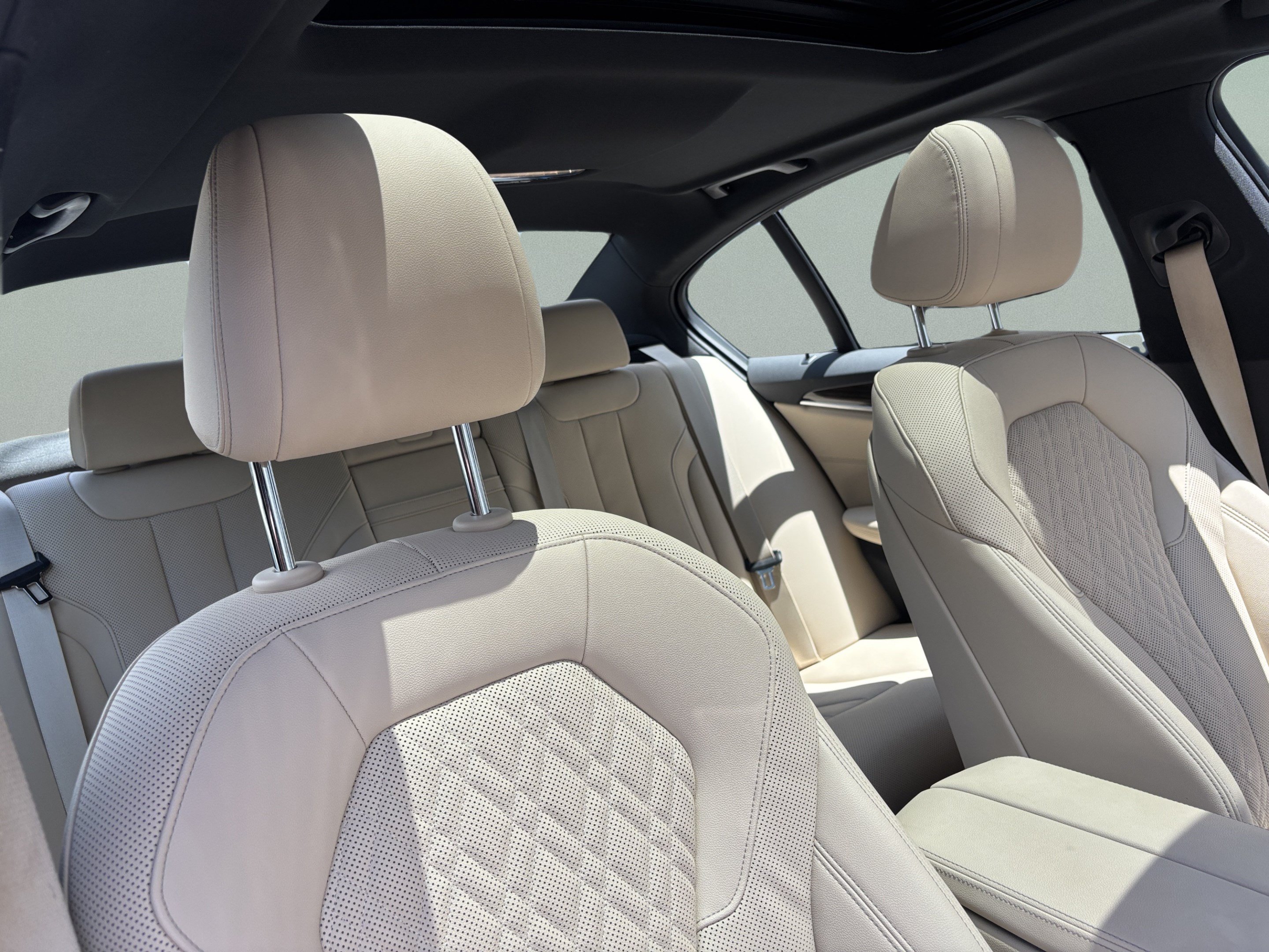 Used 2022 BMW 530i w/ Premium Package RWD image 21