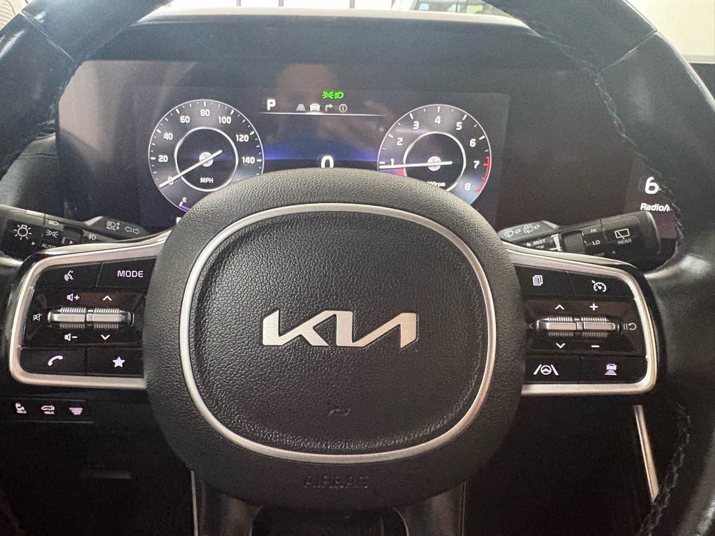 Used 2022 Kia Carnival SX Prestige image 33