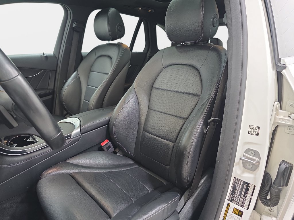 Used 2020 Mercedes-Benz GLC 300 4MATIC image 14