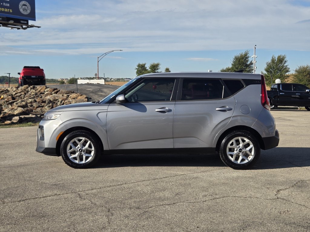 Certified 2022 Kia Soul LX w/ Technology Package FWD image 4