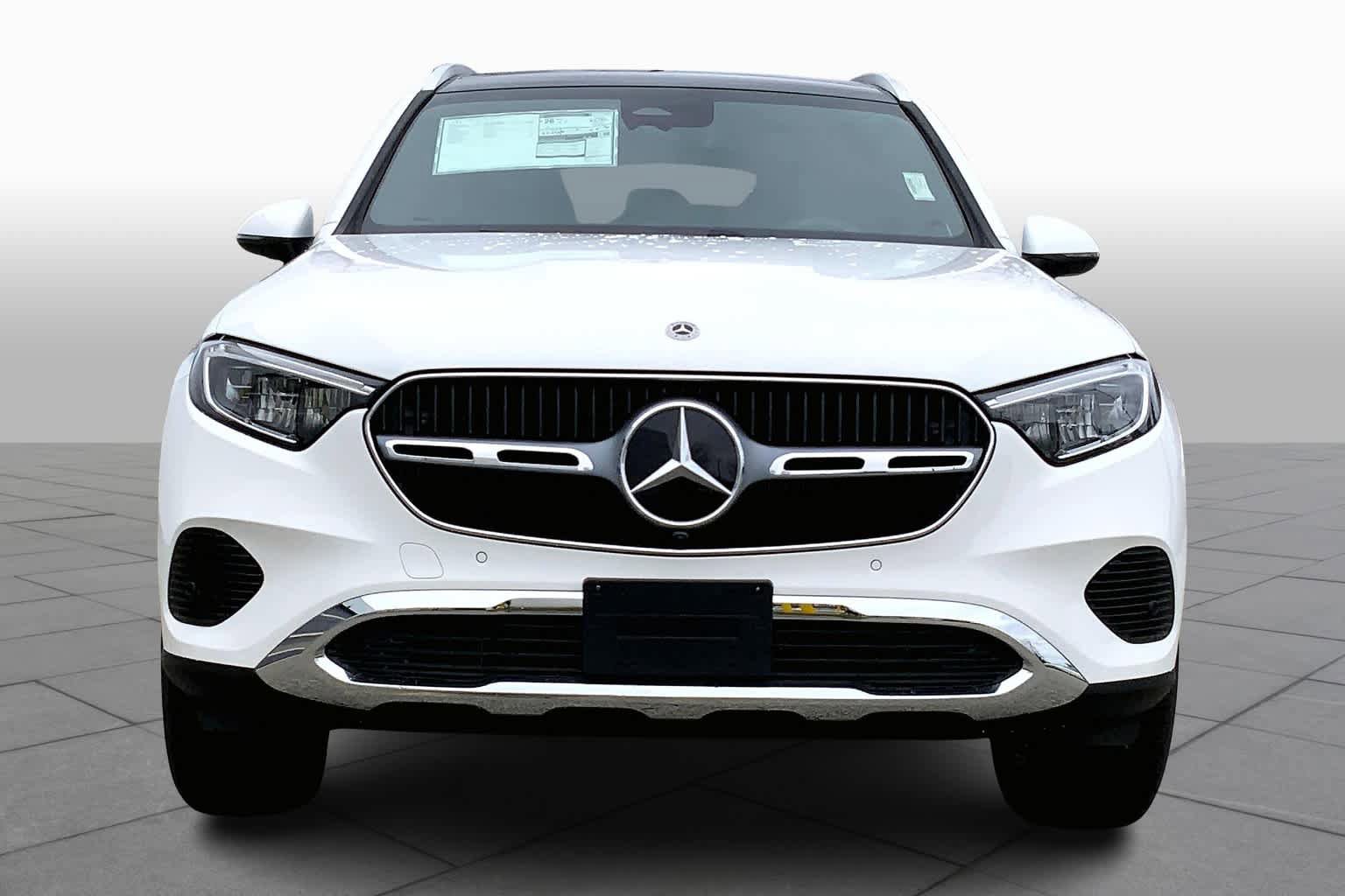 Used 2025 Mercedes-Benz GLC 300 4MATIC image 3