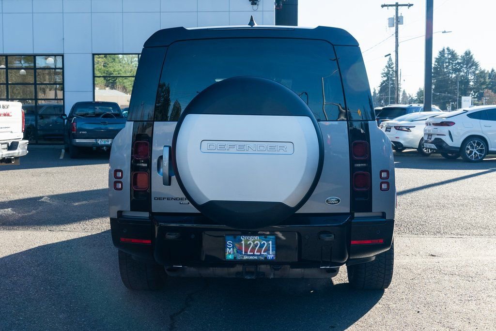 Used 2023 Land Rover Defender 130 X-Dynamic SE image 5