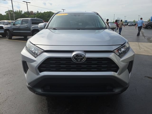 Used 2020 Toyota RAV4 LE w/ All Weather Liner Package AWD/4WD video 2