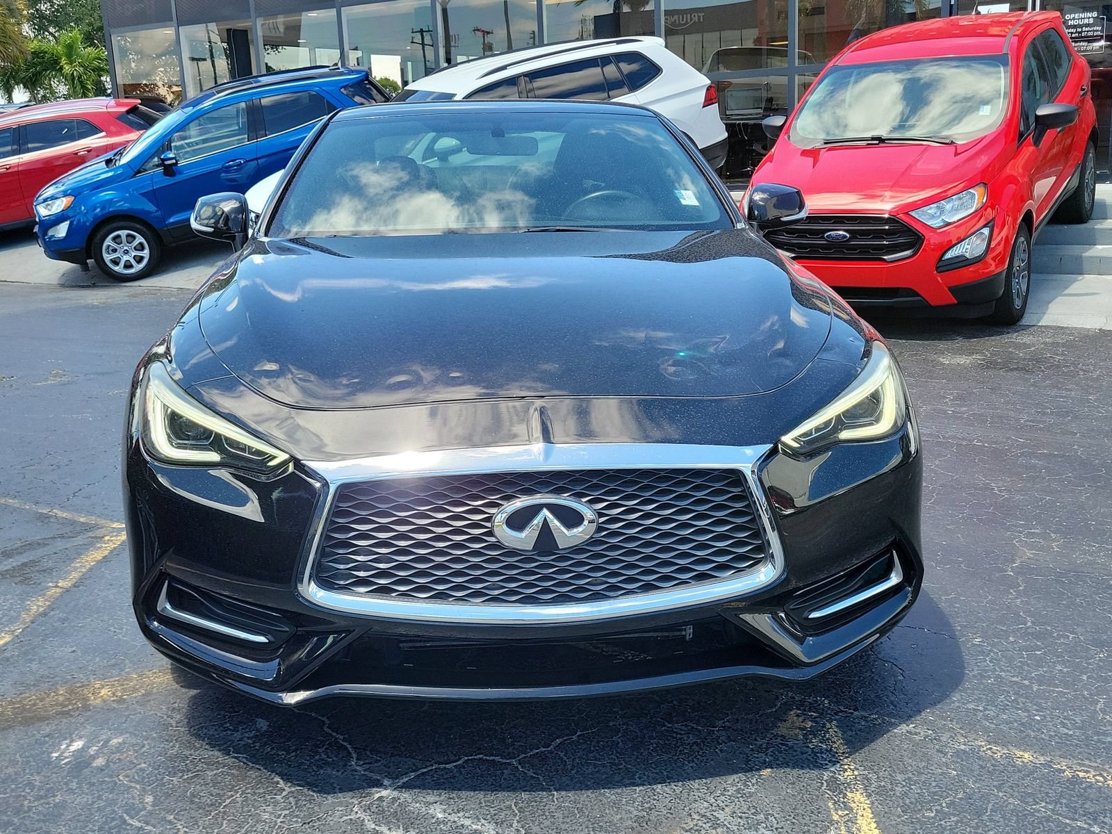 Used 2017 INFINITI Q60 2.0t w/ Moonroof Package RWD image 2