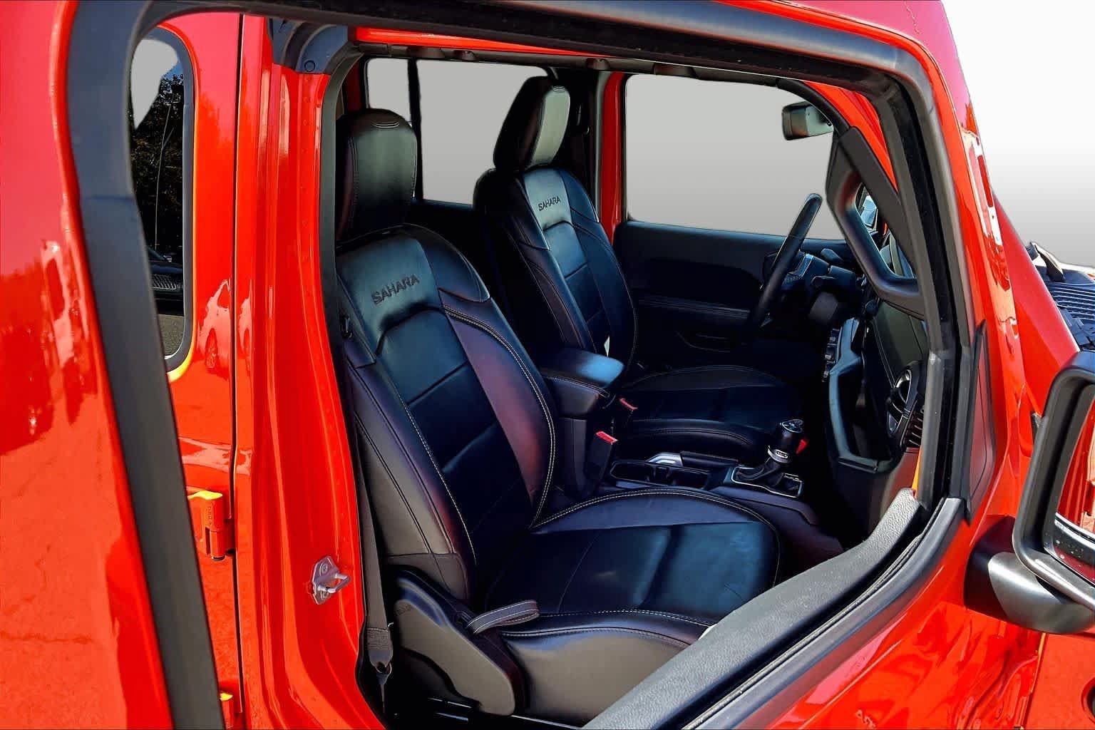 Used 2018 Jeep Wrangler Unlimited Sahara AWD/4WD image 8