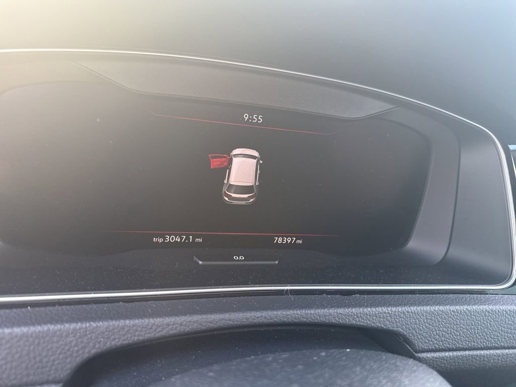 Used 2019 Volkswagen Golf R 4-Door image 13