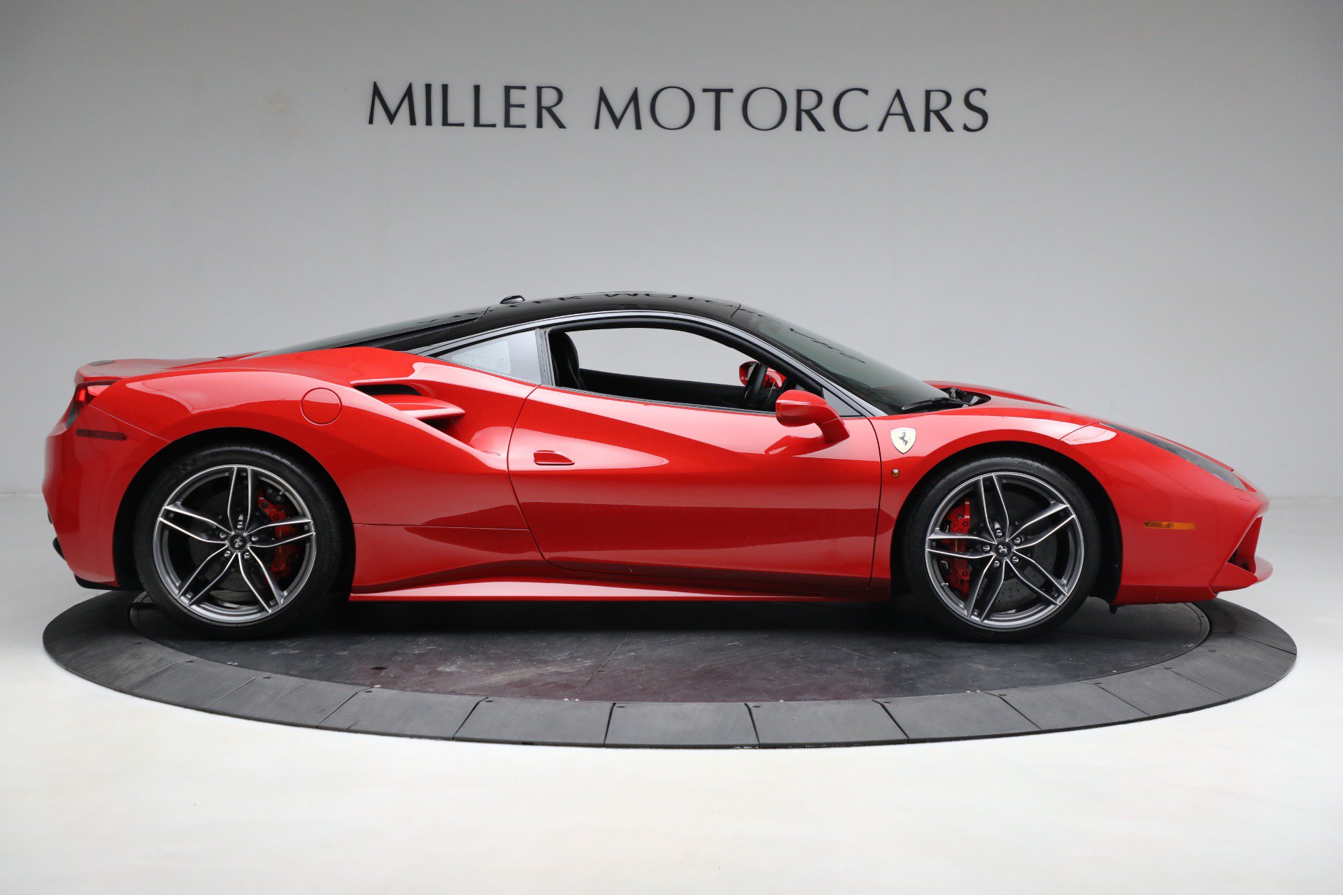 Certified 2018 Ferrari 488 GTB RWD image 9
