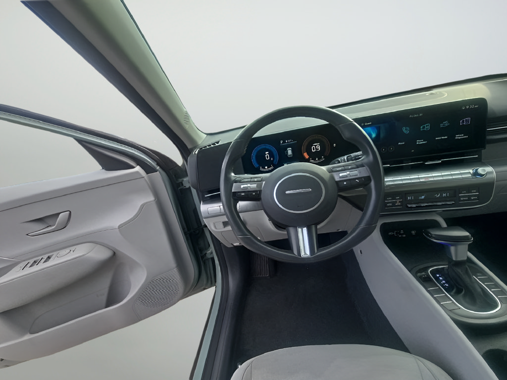 Used 2025 Hyundai Kona SEL FWD image 29
