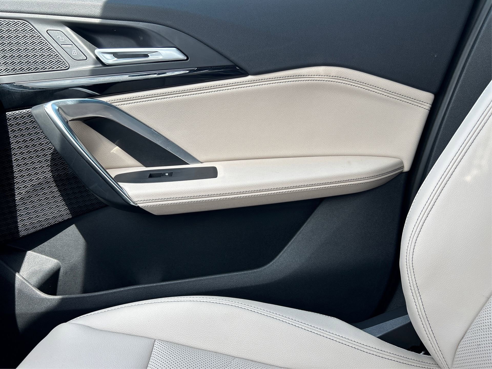 Used 2025 BMW X1 M35i w/ M Sport Professional Package image 25