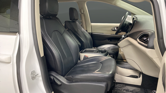 Used 2022 Chrysler Pacifica Touring-L FWD image 24