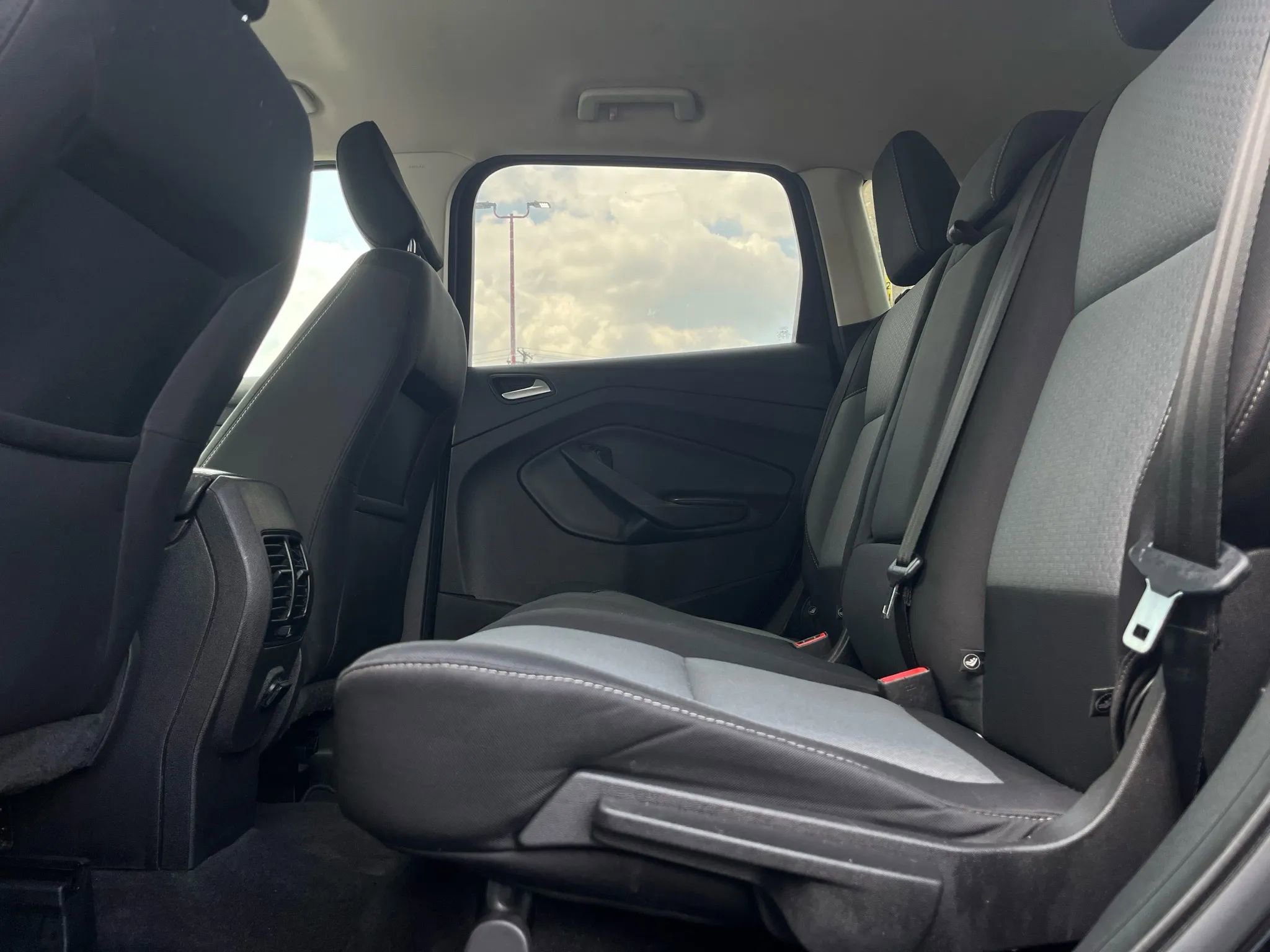 Used 2019 Ford Escape SE image 10