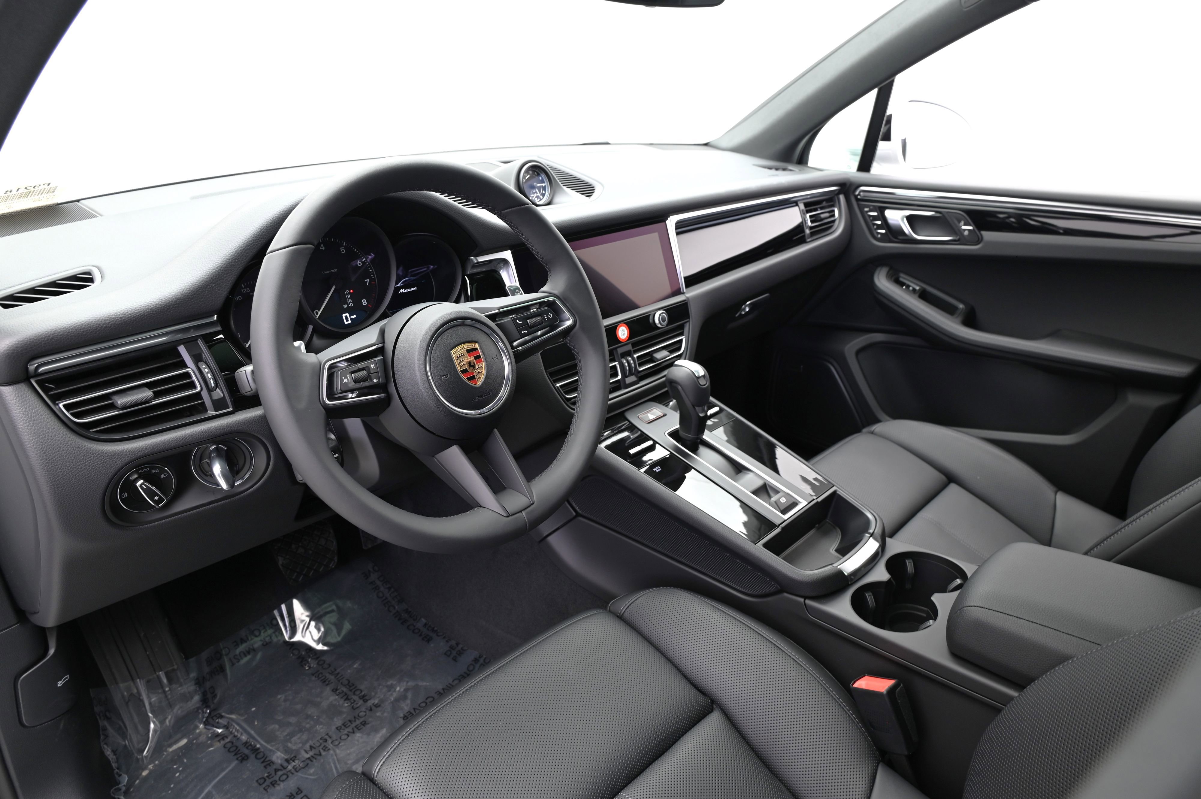 Used 2025 Porsche Macan image 4