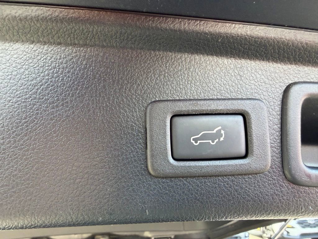 Used 2016 Subaru Forester 2.5i Limited AWD/4WD image 8