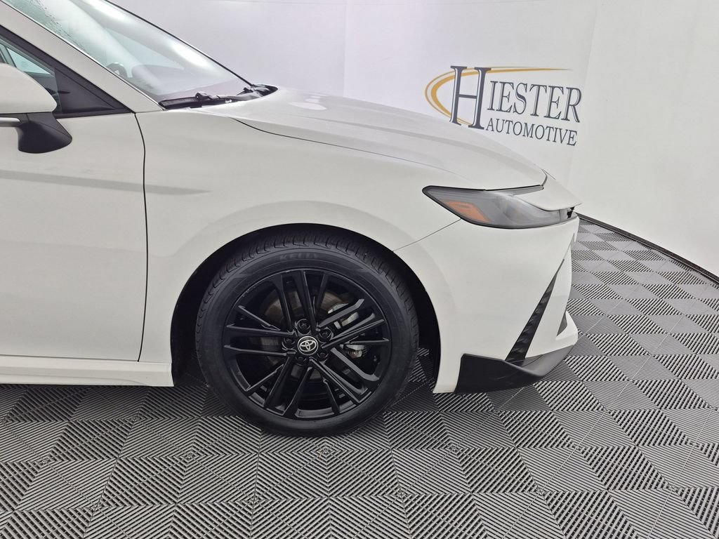 Used 2025 Toyota Camry SE FWD image 11