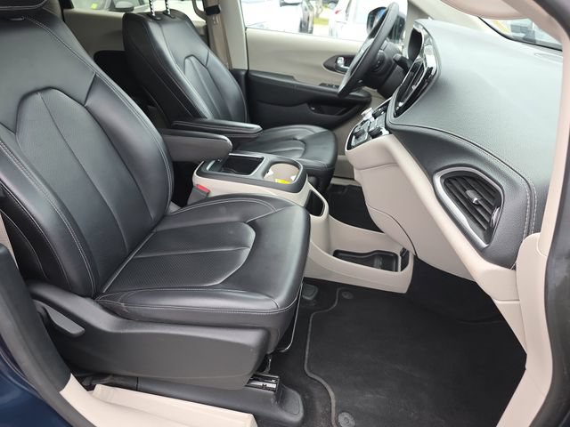 Used 2024 Chrysler Pacifica Limited FWD image 35