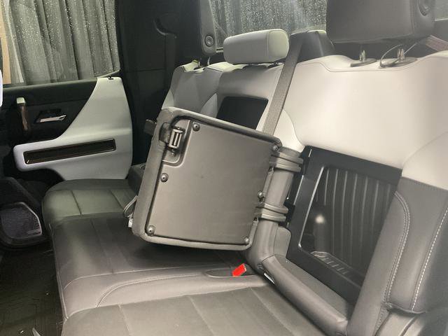 Used 2025 GMC Hummer EV 3X w/ LPO, Dark Essentials Package image 8