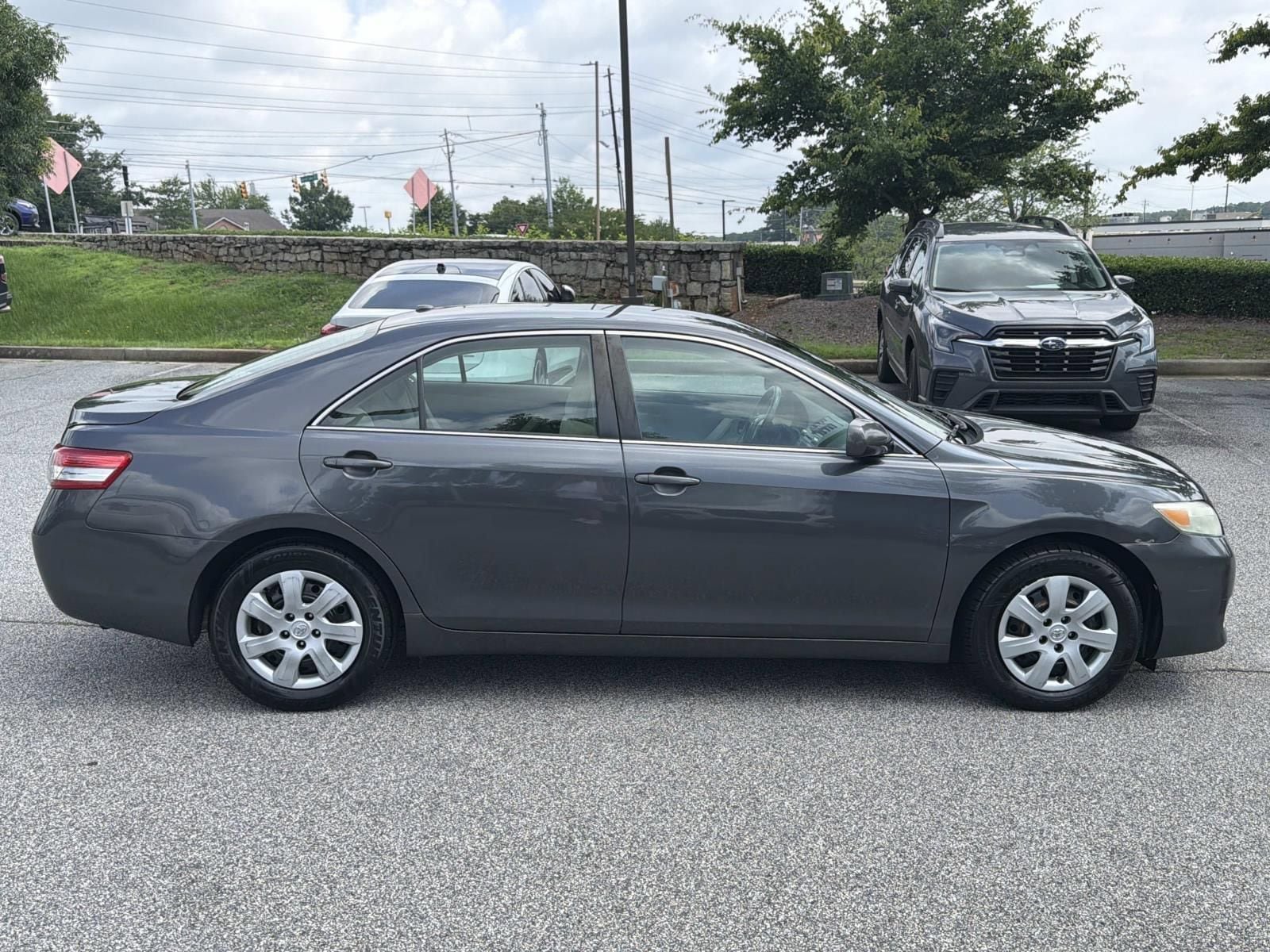 Used 2010 Toyota Camry LE FWD image 8