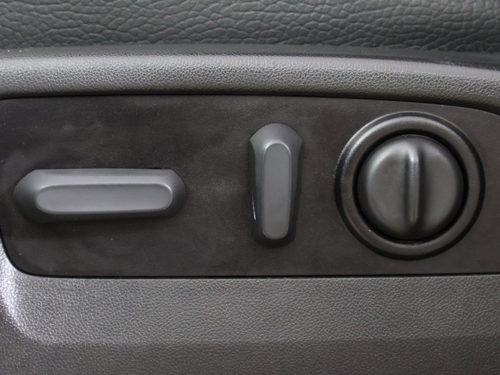 Used 2022 GMC Sierra 2500 Denali w/ Denali Black Diamond Edition image 29