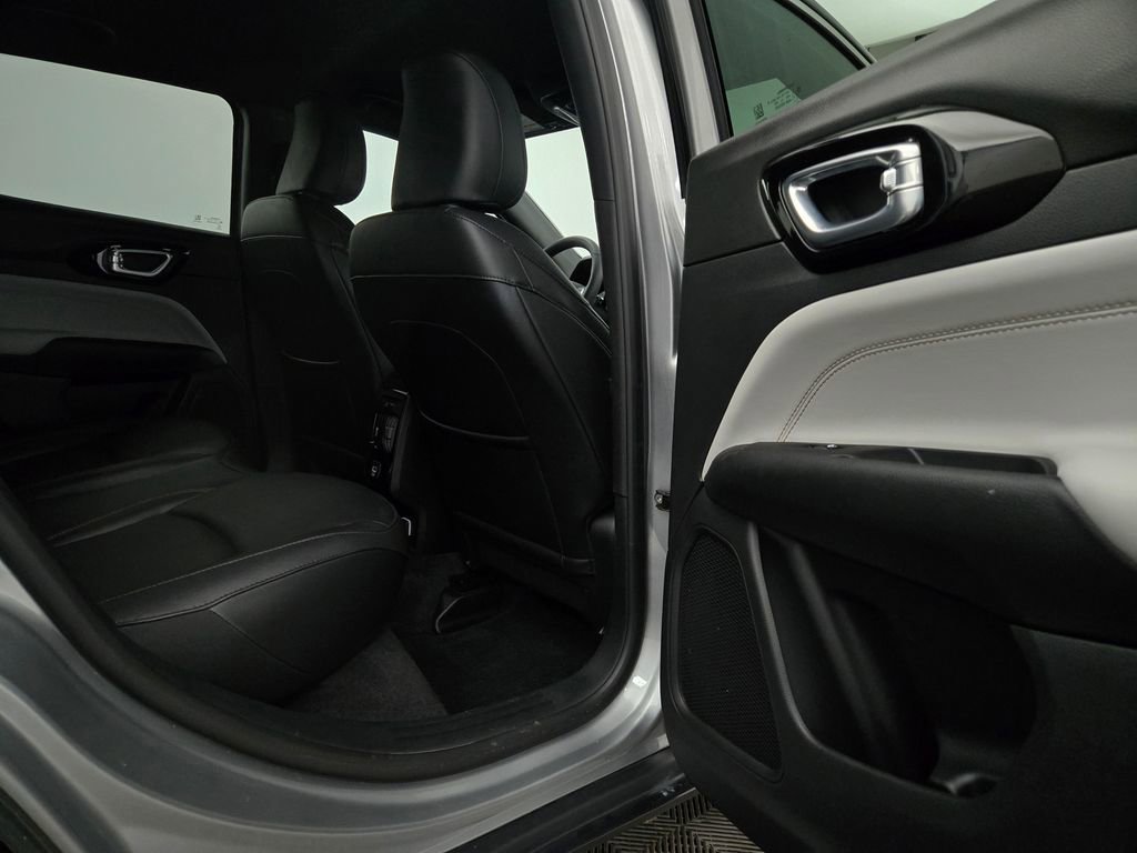 Used 2024 Jeep Compass Limited image 33