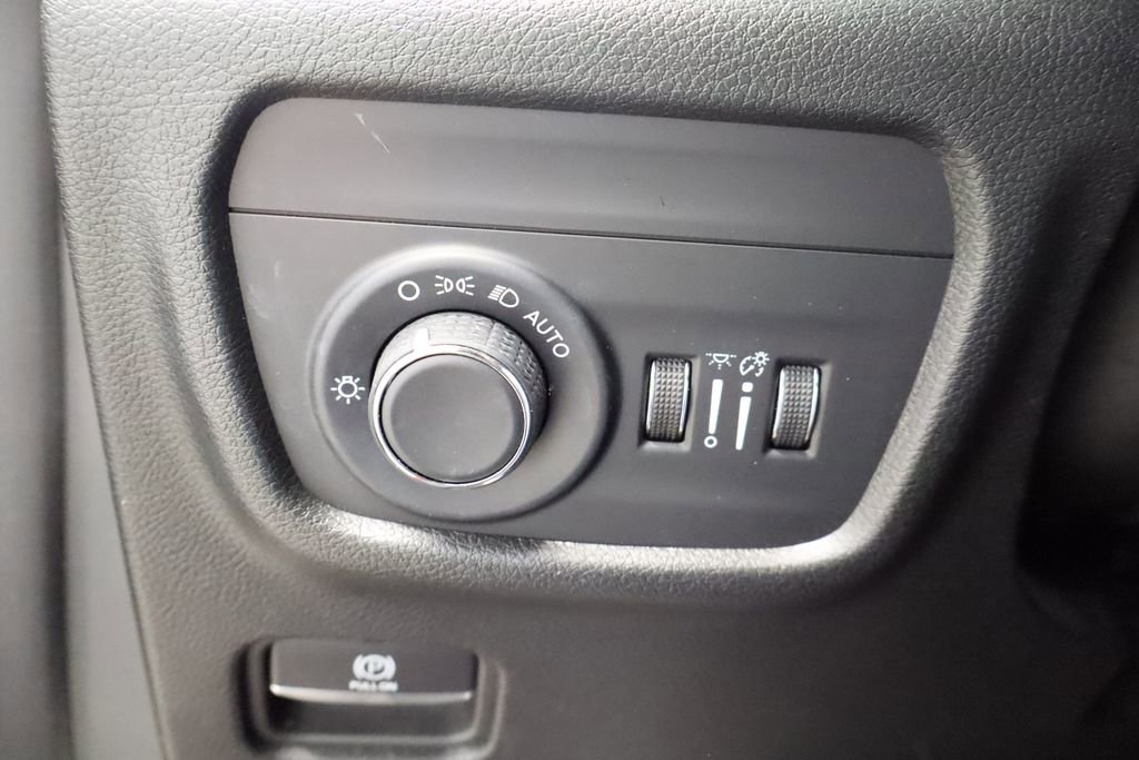 Used 2023 Jeep Grand Cherokee L Laredo image 31