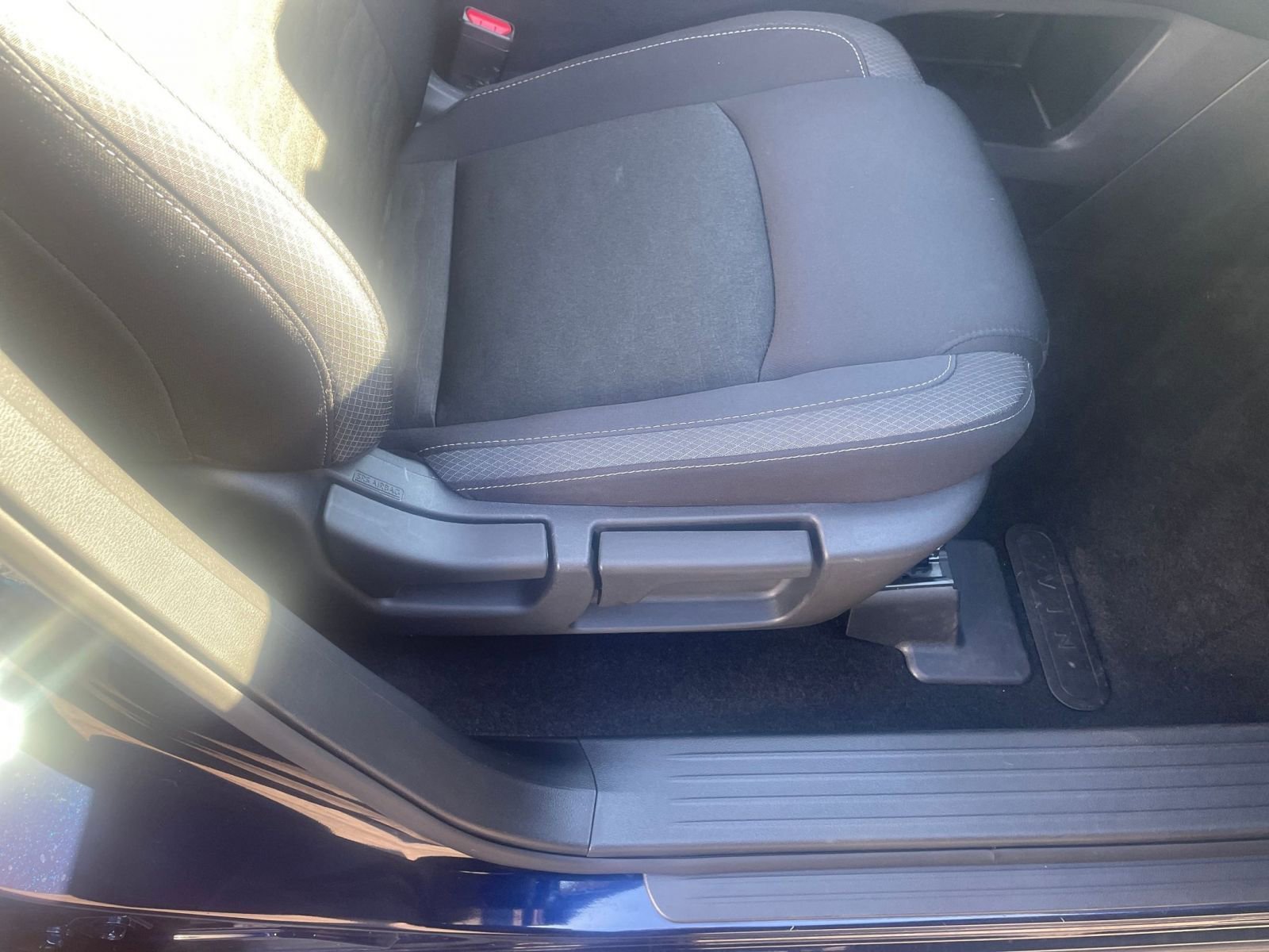 Used 2025 Nissan Pathfinder SV image 27