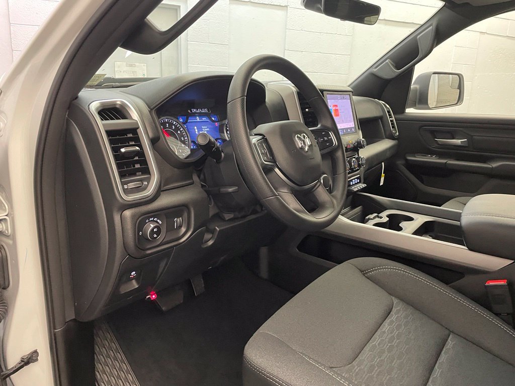 New 2026 RAM 1500 Express AWD/4WD image 16