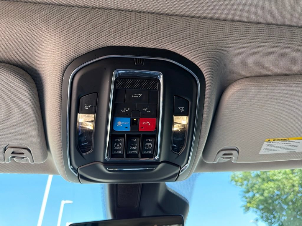 Used 2022 Jeep Wagoneer Series III w/ Premium Group I AWD/4WD image 34