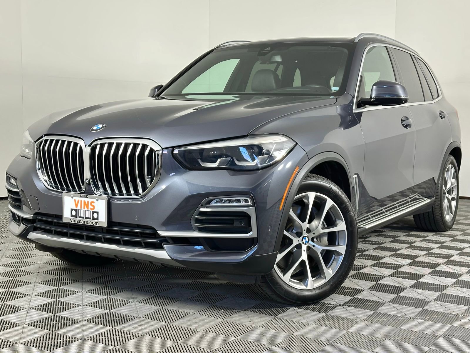 Used 2019 BMW X5 xDrive50i w/ Parking Assistance Package image 37