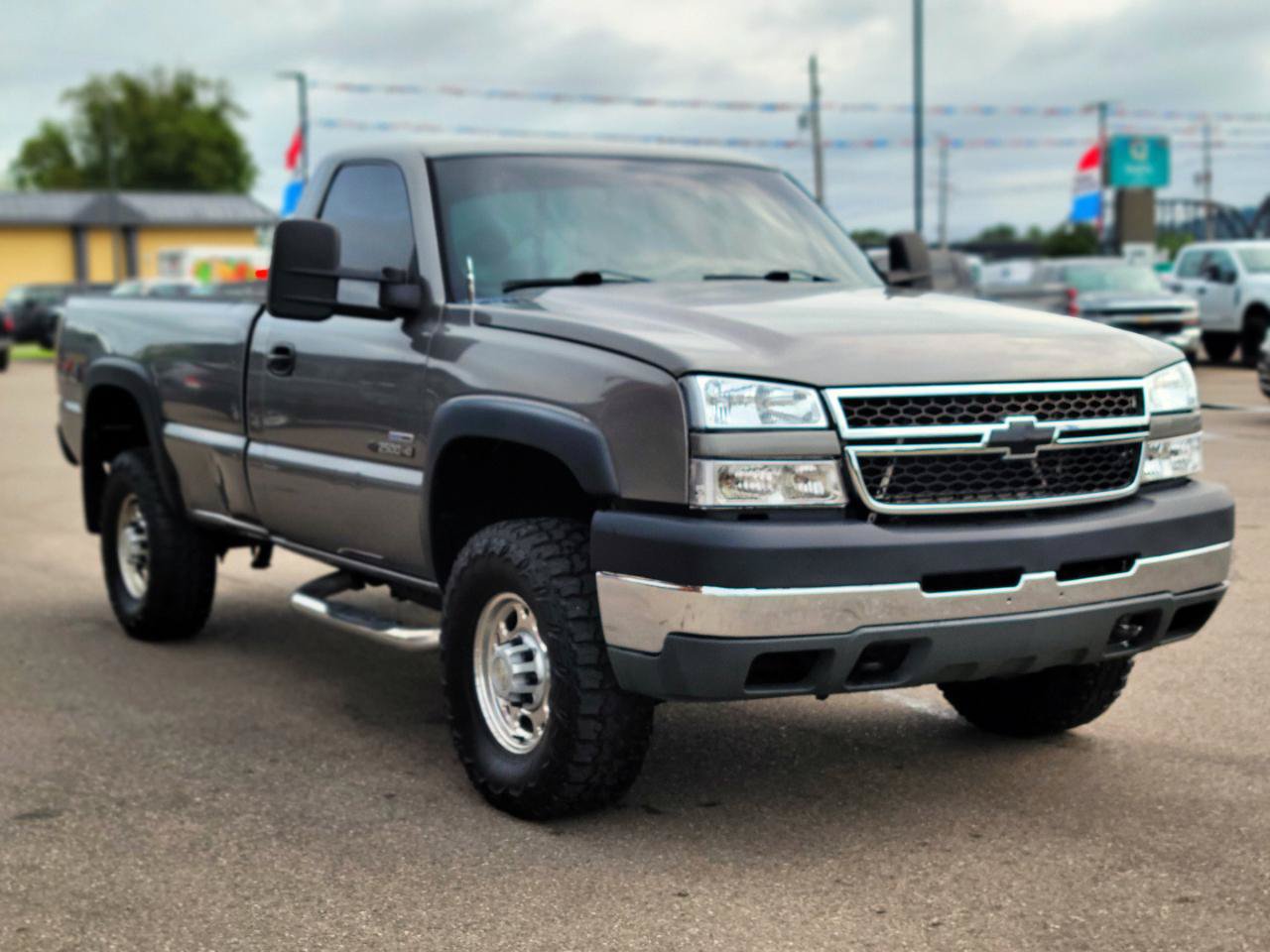 Used 2006 Chevrolet Silverado 2500 W/T w/ Heavy-Duty Power Package AWD/4WD image 3