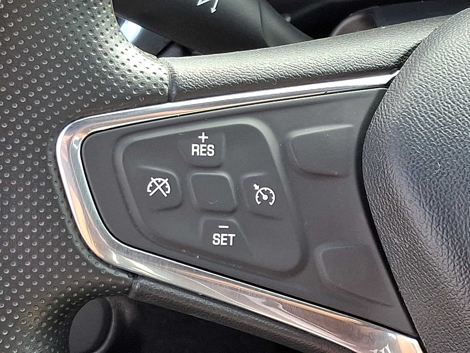 Used 2019 Chevrolet Equinox LS AWD/4WD image 22